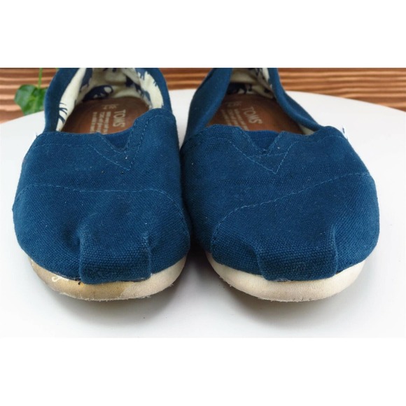 Toms Size 7 M Blue Round Toe Flat Fabric Women - Picture 2 of 7